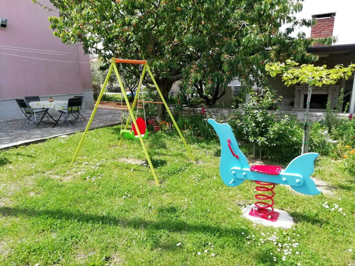 Apartmani Vesna Buje Exterior foto