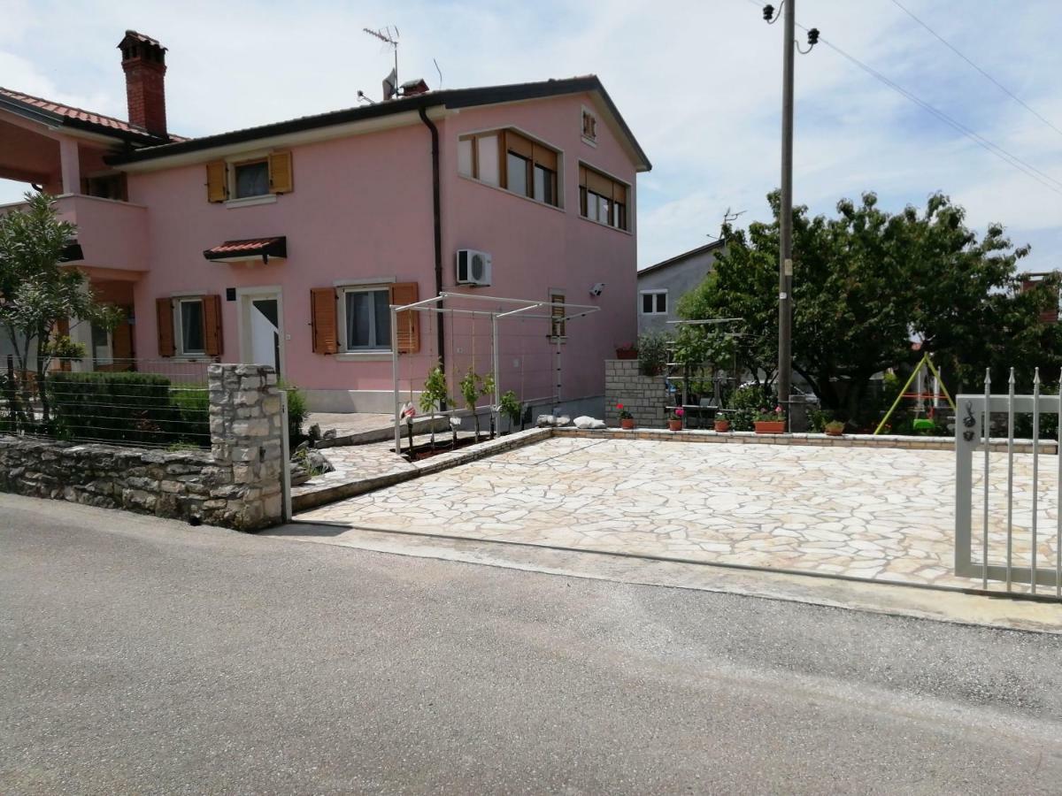 Apartmani Vesna Buje Exterior foto